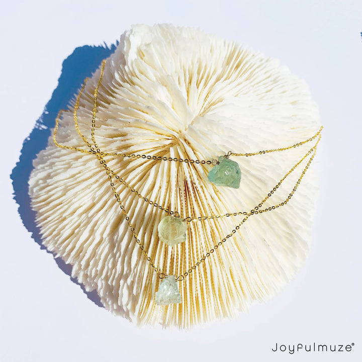 Raw-Aquamarine-Samll-Gold-Necklace